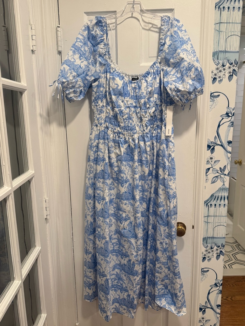 NWT Blue and White Floral Puff-Sleeve Midi Dress